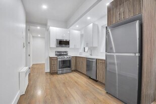 226 E 25th St in New York, NY - Building Photo