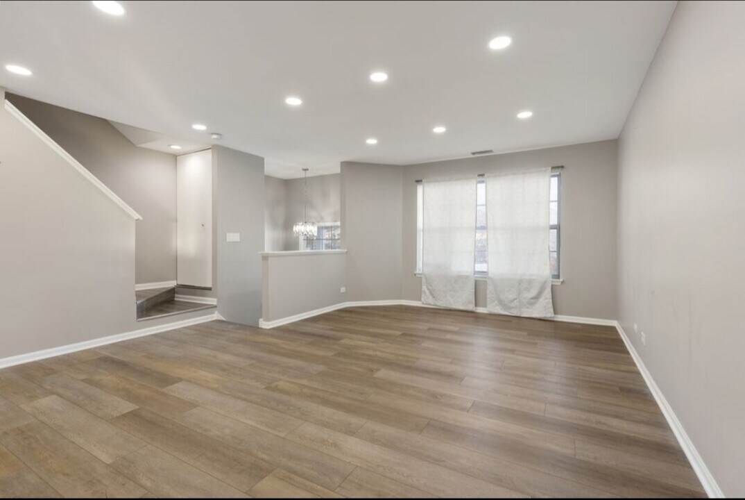 4553 W Hill Ave in Waukegan, IL - Building Photo