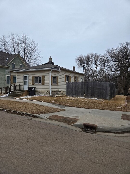 721 W 2nd Ave in Mitchell, SD - Building Photo