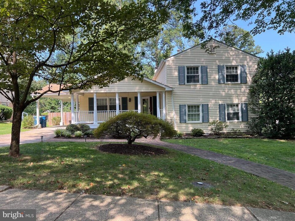 2234 Senseney Ln in Falls Church, VA - Building Photo