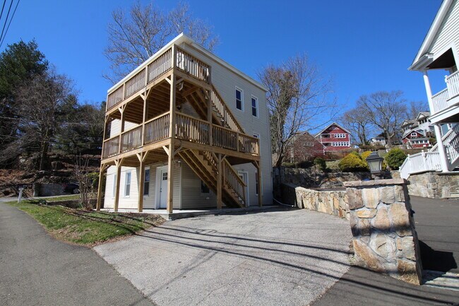 272 Valley Rd in Greenwich, CT - Building Photo - Building Photo