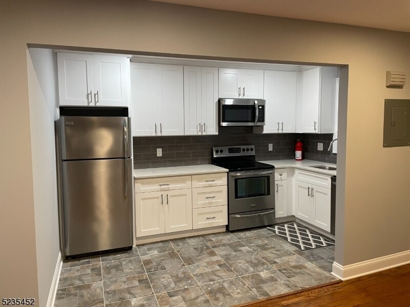1 Oak Grove Rd in Caldwell, NJ - Building Photo