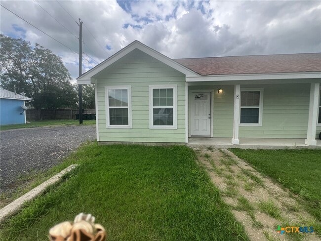 property at 661 W Austin St