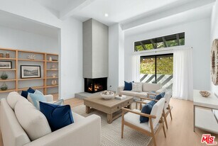 1566 Michael Ln in Los Angeles, CA - Building Photo