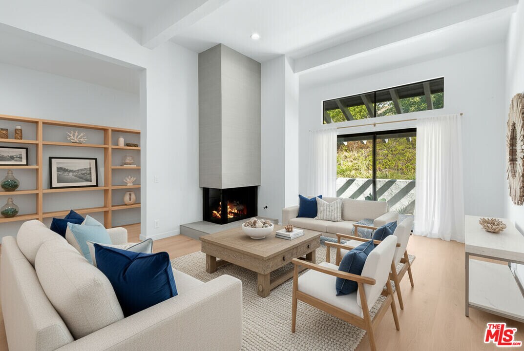 1566 Michael Ln in Los Angeles, CA - Foto de edificio