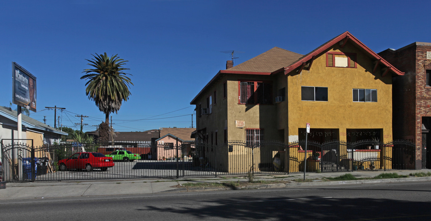 3223 N Main St in Los Angeles, CA - Building Photo