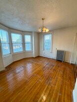 147 W Buttonwood St, Unit UNIT 2FL in Reading, PA - Building Photo