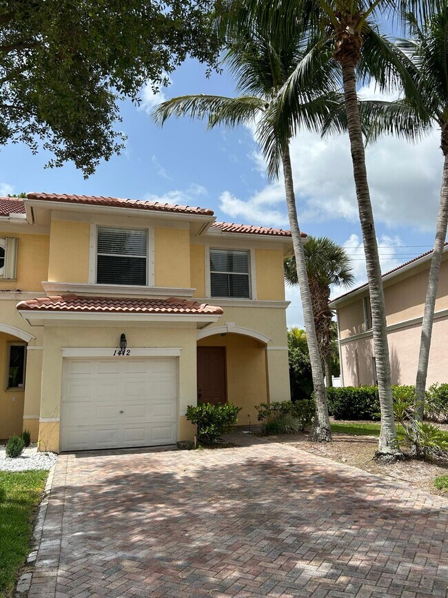 property at 1412 Seminole Palms Dr