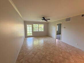 136 NE 19th Ct, Unit 220F in Wilton Manors, FL - Building Photo - Building Photo