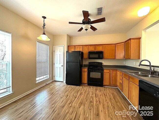 15683 King Louis Ct in Charlotte, NC - Building Photo - Building Photo