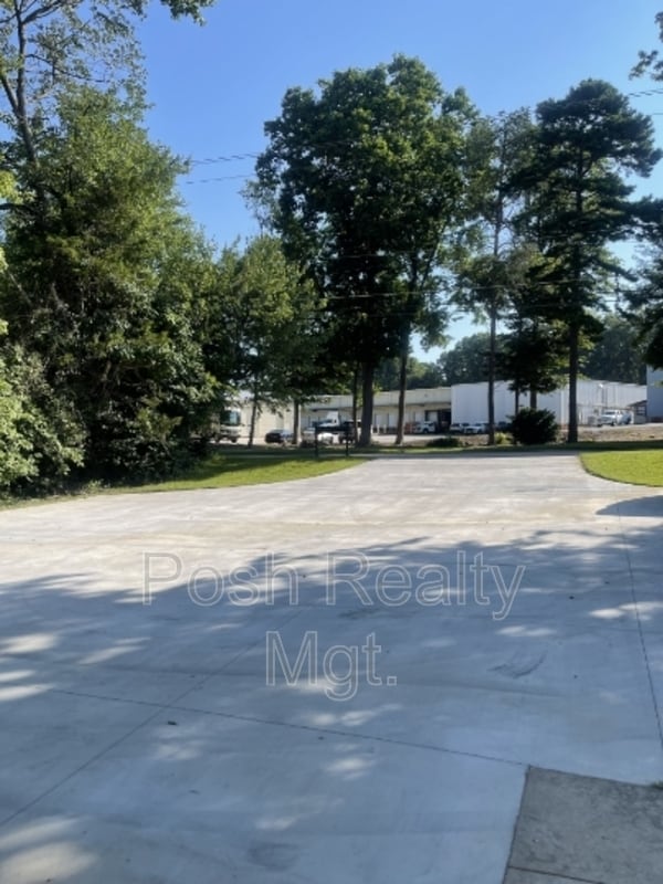 3523 Old Battleground Rd in Greensboro, NC - Building Photo - Building Photo