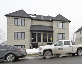 4125-4137 Bertin in Laval, QC - Building Photo - Building Photo