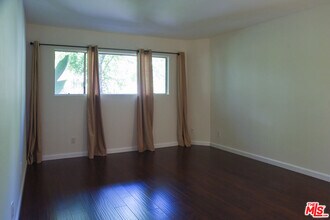 2700 Cahuenga Blvd-Unit -2207 in Los Angeles, CA - Building Photo - Building Photo