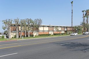 Roscoe Lanai in CANOGA PARK Apartments