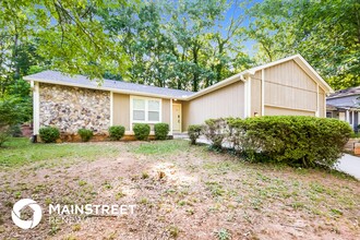 858 Martin Rd in Stone Mountain, GA - Foto de edificio - Building Photo