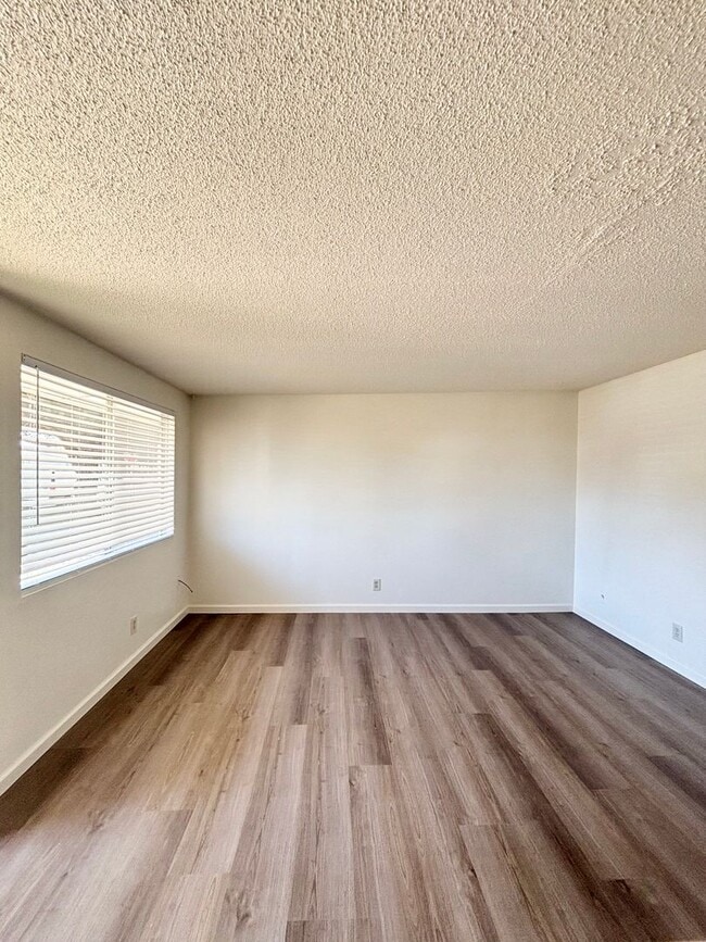 1101 E Airport Ave in Lompoc, CA - Foto de edificio - Building Photo