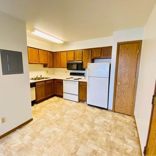 156 Westside Dr, Unit 1st Floor in Iowa City, IA - Building Photo