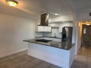 8715 N Hyaleah Rd in Tampa, FL - Foto de edificio - Building Photo