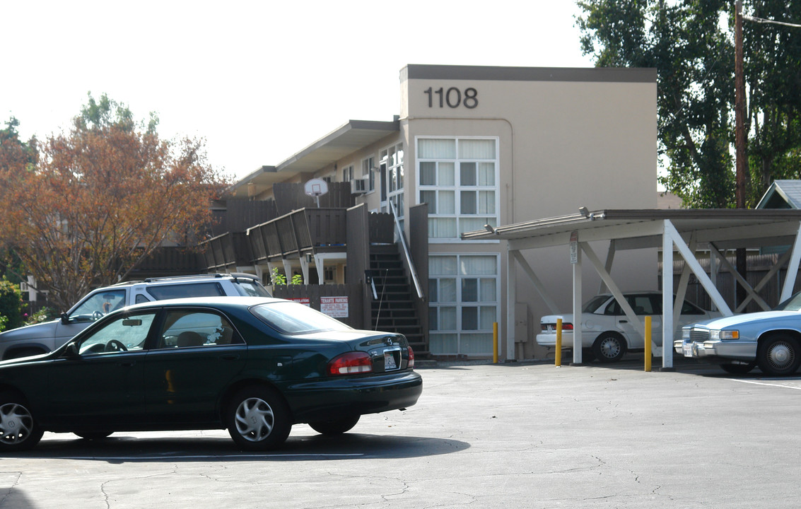 1108 E Villa St in Pasadena, CA - Building Photo