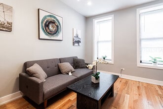 1624 W Beach Ave in Chicago, IL - Building Photo - Building Photo