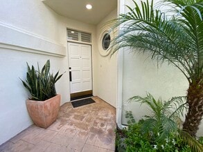 6483 Zuma View Pl in Malibu, CA - Foto de edificio - Building Photo