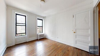 1427 York Ave in New York, NY - Building Photo