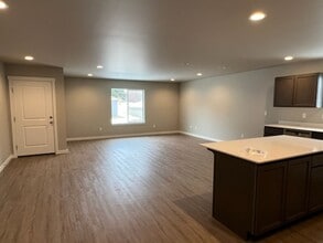 1104 S New Oak Ln in East Wenatchee, WA - Building Photo - Building Photo