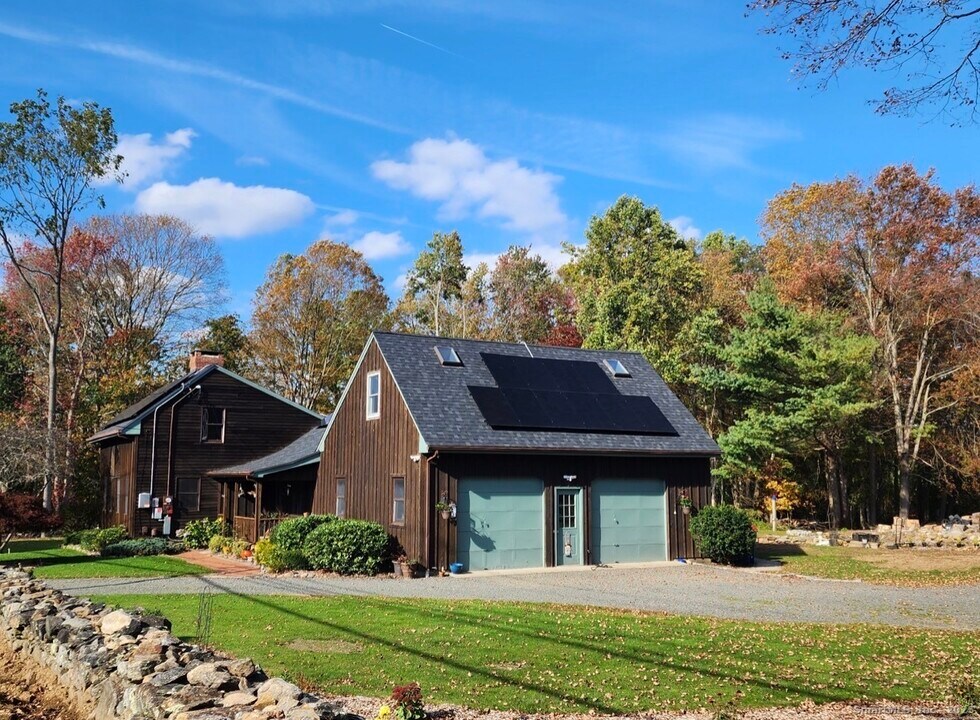 4994 Madison Ave in Trumbull, CT - Building Photo