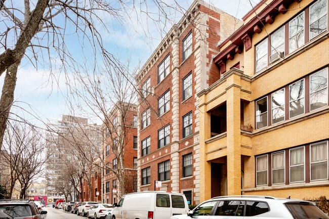 444 W Roslyn Pl in Chicago, IL - Building Photo - Building Photo
