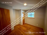 135 Mc Alpine Dr in St. Louis, MO - Building Photo - Building Photo