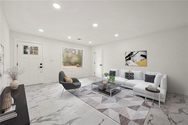 641 Hamilton E Holmes Dr NW in Atlanta, GA - Building Photo - Building Photo