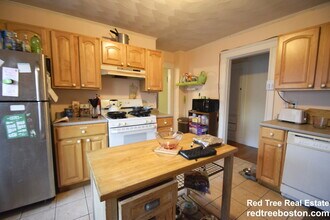 14 Lourdes Ave, Unit 2 in Boston, MA - Foto de edificio - Building Photo