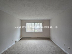 10 Tall Pines Dr in Lewiston, ME - Building Photo - Building Photo