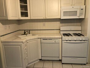 16811 Beech Daly in Redford Township, MI - Building Photo - Building Photo