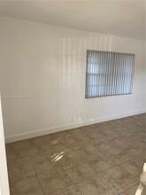 18735 SW 100th Ave in Cutler Bay, FL - Foto de edificio - Building Photo