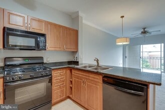 12958 Centre Park Cir in Herndon, VA - Building Photo - Building Photo
