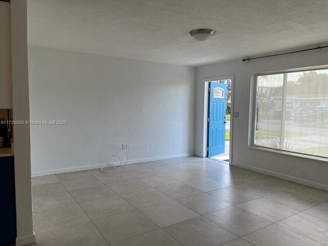 8680 NW 29th St in Sunrise, FL - Building Photo - Building Photo