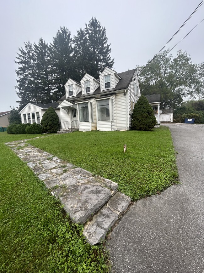 247 York Rd, Unit Apartment