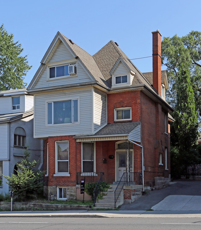 270 Main St W in Hamilton, ON - Building Photo - Primary Photo