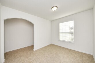 9526 Opal Gates Dr in Arcola, TX - Foto de edificio - Building Photo