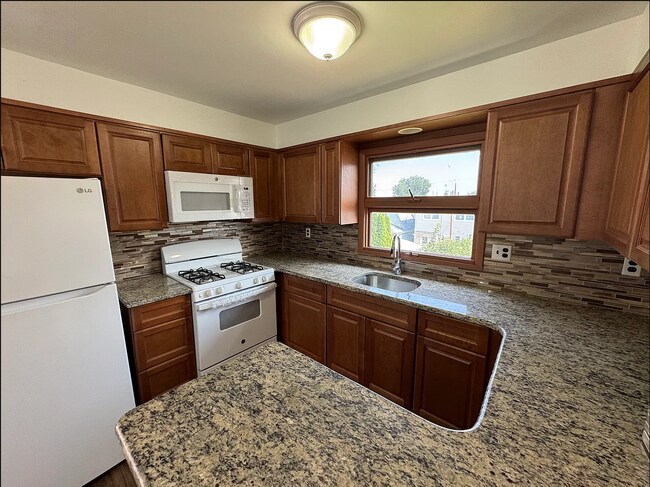 164 Eagle St, Unit 2nd floor in North Arlington, NJ - Foto de edificio - Building Photo