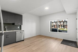 75 Westwind Dr in Spruce Grove, AB - Building Photo - Building Photo