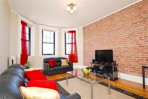 386 Riverway, Unit 5 in Boston, MA - Foto de edificio