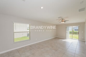 5136 White Chicory Dr in Ruskin, FL - Building Photo - Building Photo