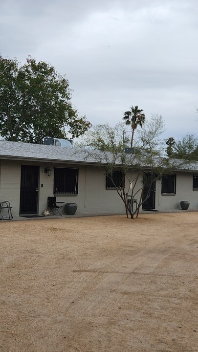 1402 W Becker Ln in Phoenix, AZ - Building Photo