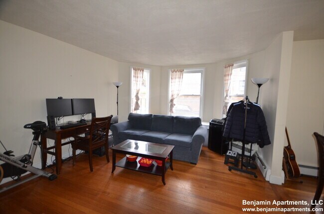 316 Tappan St, Unit 1B in Brookline, MA - Building Photo - Building Photo