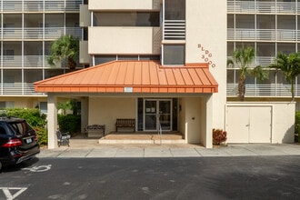 Naples Walk in Naples, FL - Building Photo - Building Photo