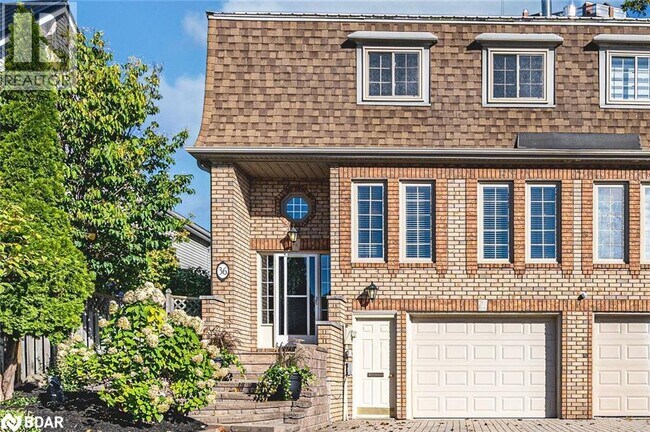 property at 36 Kempenfelt Dr