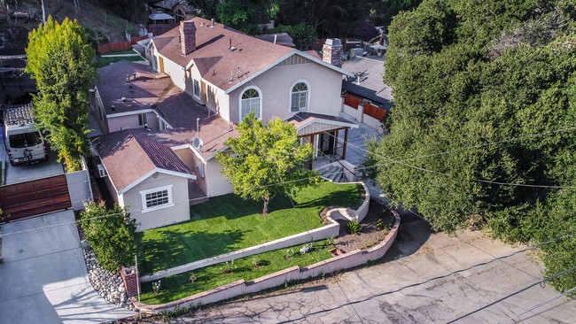 Two units in Monrovia in Monrovia, CA - Foto de edificio - Building Photo