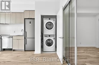 1660 Bloor St W in Toronto, ON - Building Photo - Building Photo